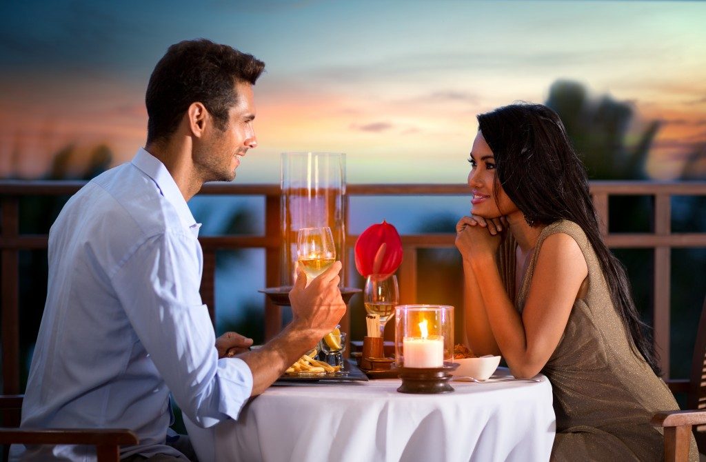 couple on a romantic dinner
