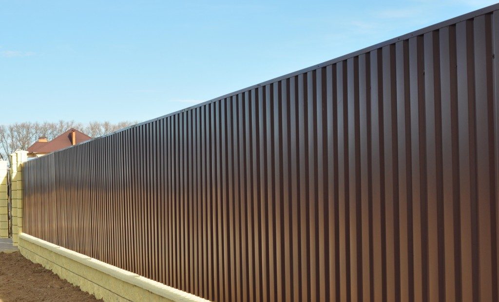 aluminum vs steel fence