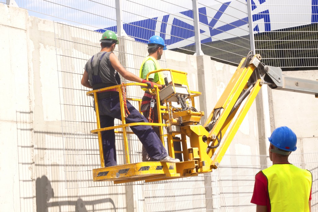 Hydraulic mobile construction platform elevated