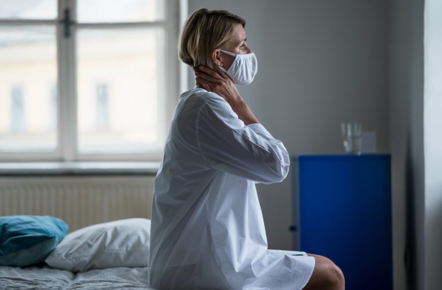 woman with hospital anxiety wearing a mask in bed